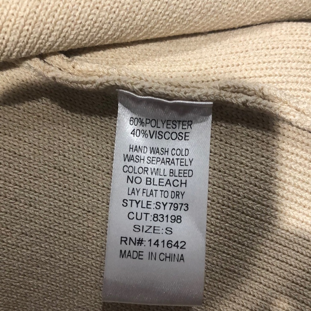 She + Sky Cream V-Neck Sweater Vest - Picture 9 of 12